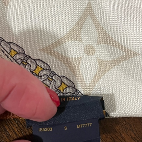Louis Vuitton Cream and Gold Patterned Scarf - Picture 3 of 7